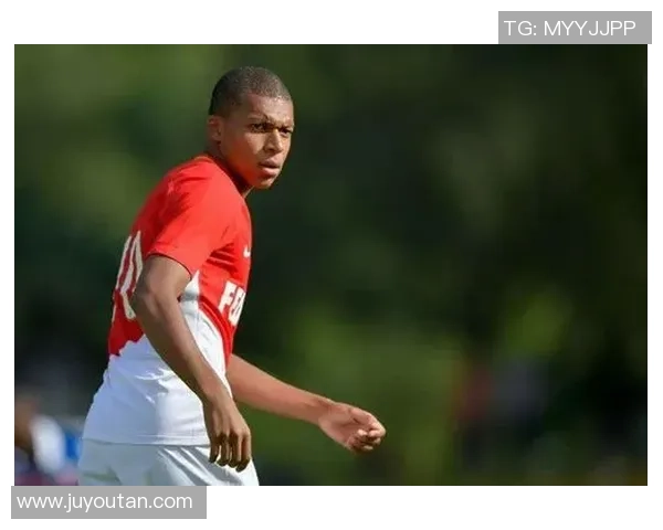 恩德里克崛起之路:从青涩少年到足球天才的成长故事